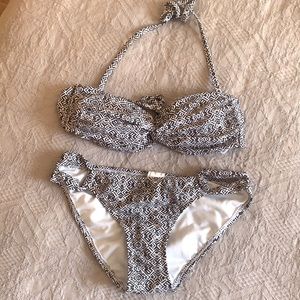 2/$30❤️- Black & white patterned bikini